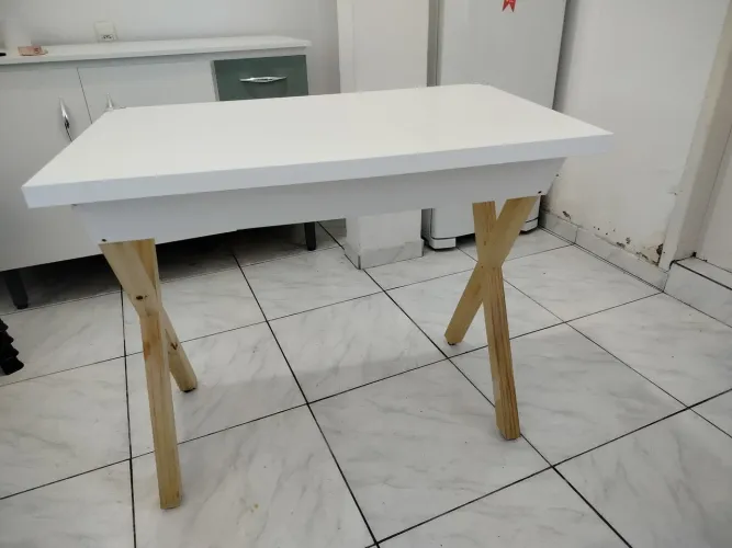 Mesa tipo escrivaninha 