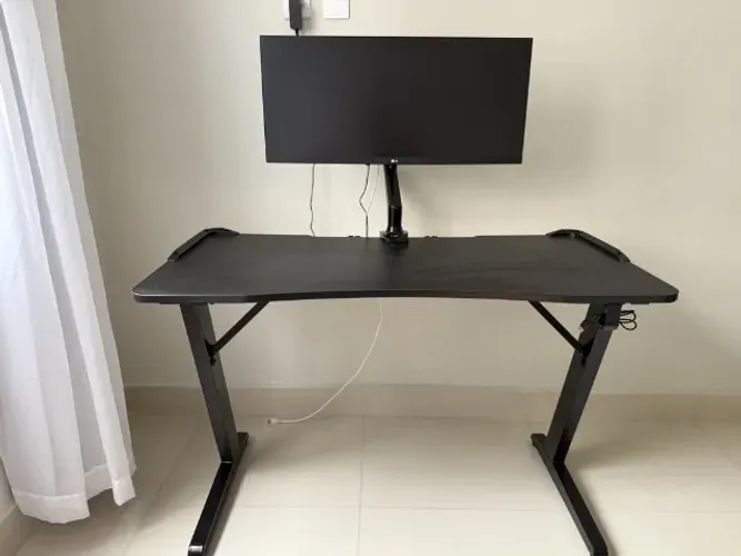 MESA GAMER COM SUPORTE E TELA