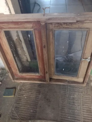 Vendo bascuilante de madeira mede 70x60 