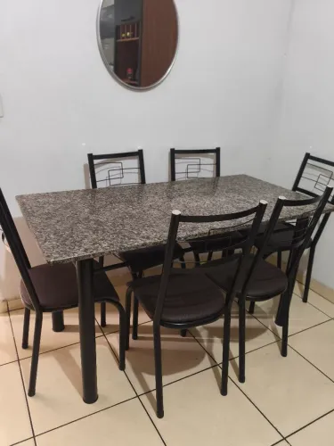 Mesa de granito com 06 cadeiras