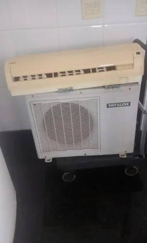 Ar condicionado Split da CARRIER 12.000 BTUS 220 VOLTS EM PERFEITO ESTADO DE CONSERVAÇÃO