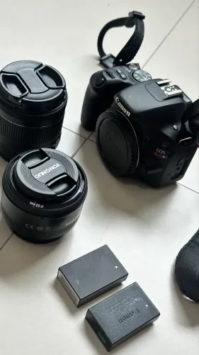 Canon SL2 + lente 50mm + 18-55mm + 2 baterias