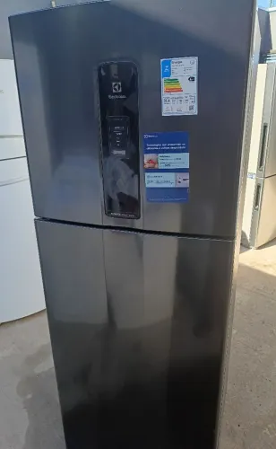 Geladeira Electrolux inverter bivolt cor preta 480L