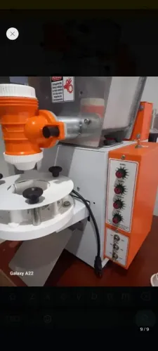 Vende se máquina de fazer salgados 