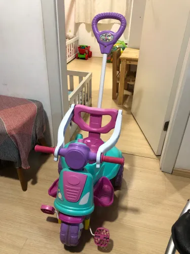 Carrinho de criança para passeio e Velocípede