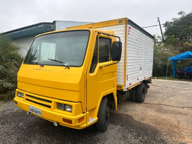 Caminhão baú Agrale 1600 mwm
