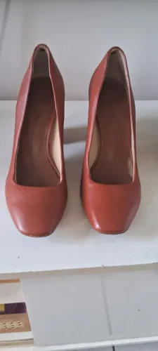 SCARPIN JORGE BISCHOF CARAMELO COURO LEGÍTIMO - TAMANHO 37