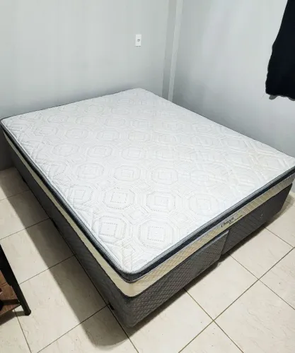 Cama Box Queen Size com Pillow Top e Molas Ensacadas