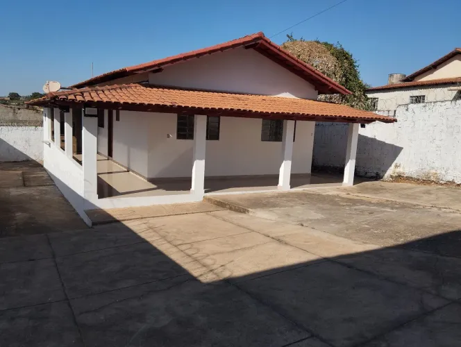VENDO CASA 3 QUARTOS| LOTE 589 m² | SETOR AEROPORTO