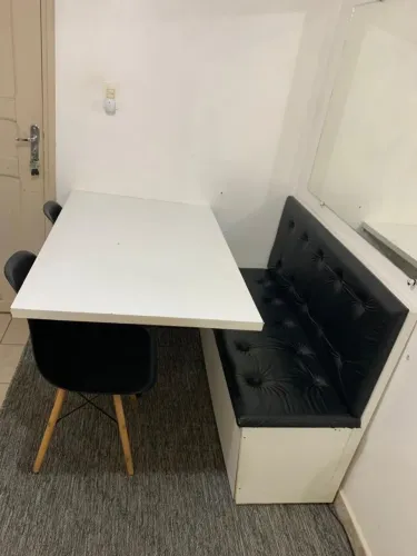 Conjunto de mesa com banco e duas cadeiras