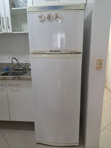 Vendo geladeira continental 370 litros