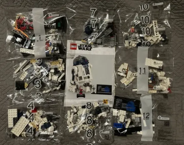 Lego Star Wars 75379 - R2-D2 (leia o anúncio)