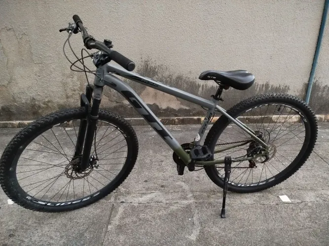 Troco bicicleta aro 29.