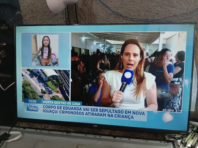 TV AOC Smart 43 polegadas com controle