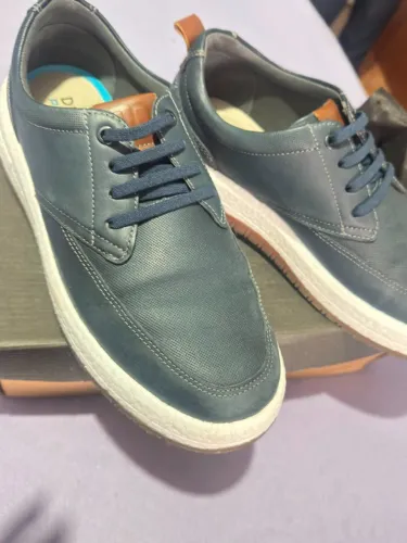 Vendo um sapatênis masculino democrata, número 41 cor azul, ainda está na caixa usado apen