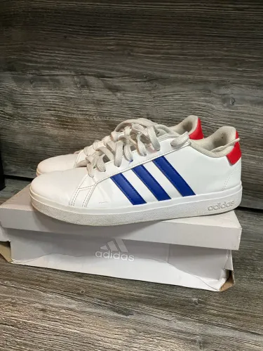 tênis adidas, tamanho 36 grande, serve também 37