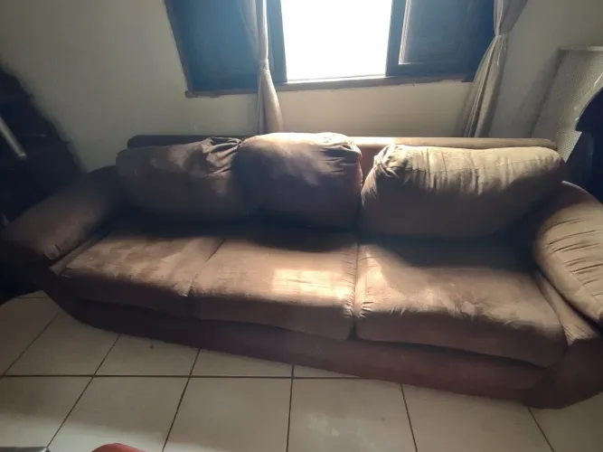Sofá Marrom Almofada