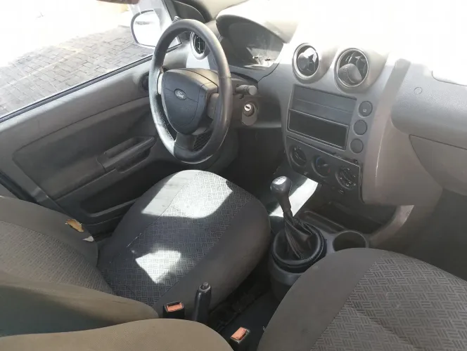 Ford Fiesta Sed. 1.6 8V Flex 4P 2006