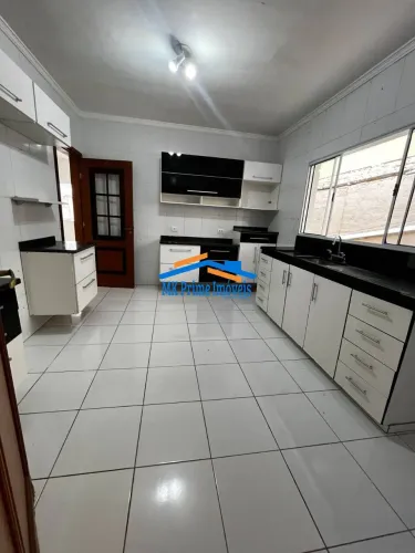 Excelente Casa à Venda em Cotia