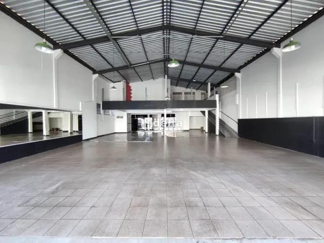 Loja disponível para locação Bairro Brasil Uberlândia-MG.