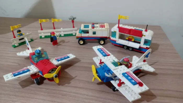 Esquadrilha de aviões de Lego original - Brinquedo de montar - De 899 por R$ 699