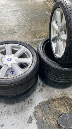 Aro 17 universal. Possui apenas 3 rodas