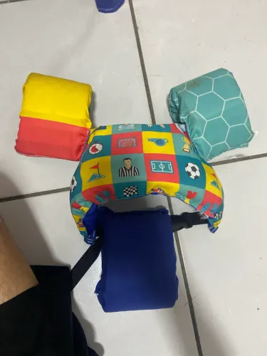 Vendo boia infantil de braço 