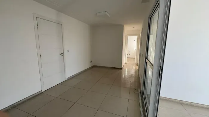 Amplo Apartamento 3 Quartos com Suíte e Dispensa na Praia de Itapoã Av. São Paulo