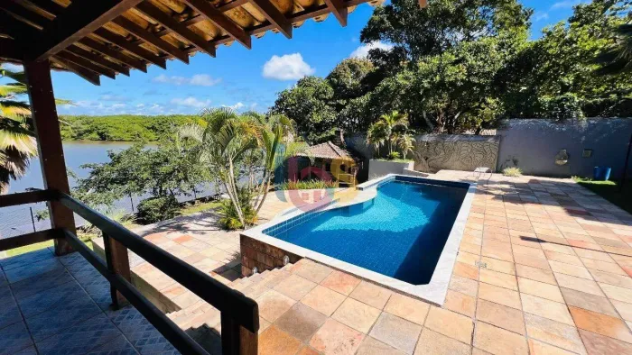 Alugo Casa em Condomínio de Alto Padrão