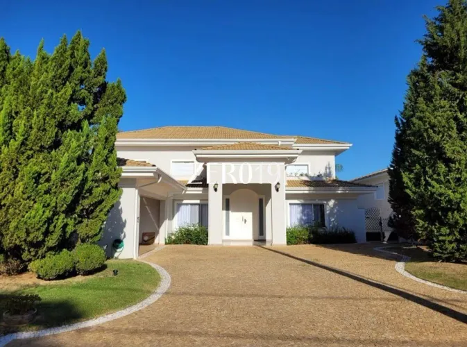 Casa à venda no Alphaville Campinas com 3 suítes, piscina e espaço gourmet
