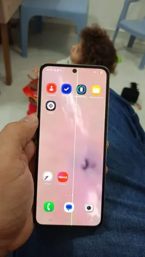 Smtfone Samsung  Z flip 4 256 gb  aparelho todo bom só está com linha 