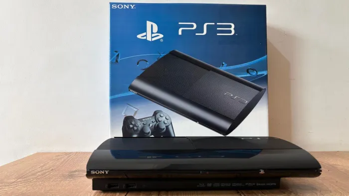 Playstation 3 Slim Com Jogos + 2 Controles