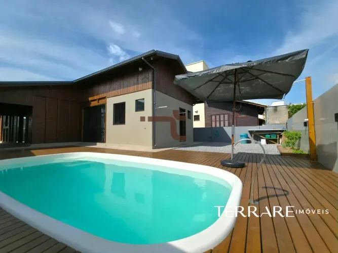 Casa Nova com Piscina a 200 Metros do Mar  Praia do Meio | Pinheira  Palhoça/SC