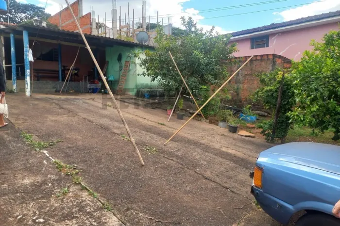 CASA COM 3 QUARTOS À VENDA NO BAIRRO AEROPORTO I NA CIDADE DE FRANCA-SP