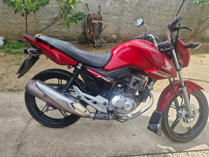 Vendo fan 160 ano 2017 modelo 2018 documento em dias só no jeito de transferir 