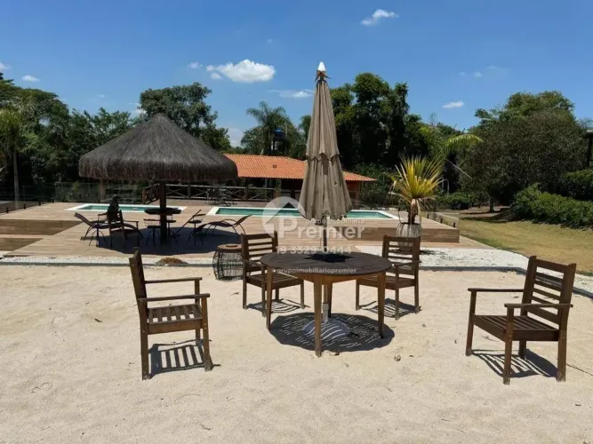 Sitio de Lazer com Tres Dormitorios e Ampla Area Verde em Indaiatuba