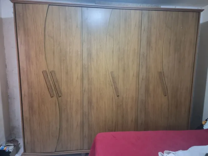 Vendo guarda-roupa seis porta