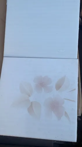 Revestimento Cerâmico - Azulejo Claro - Desenho Flores - modelo antigo - POA/RS