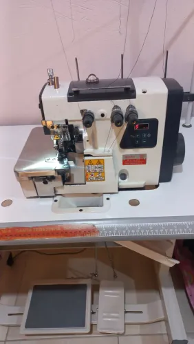 Máquina overloque industrial