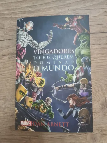Livro " Vingadores : Todos querem dominar o mundo " Marvel ( Dan Abnett)
