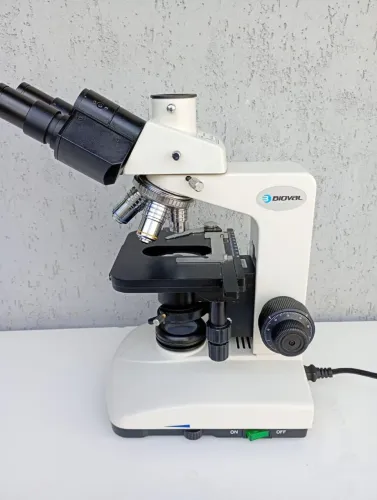 Microscópio Biológico 