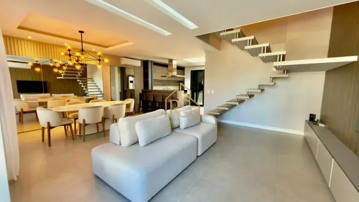 Casa 3 Quartos com 1 Suíte e 184m² - Condomínio Garden Clube
