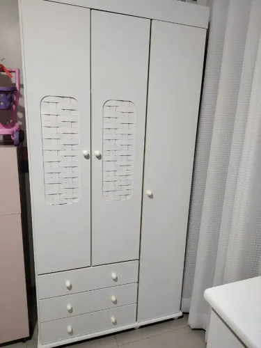 Guarda roupa infantil super conservado 