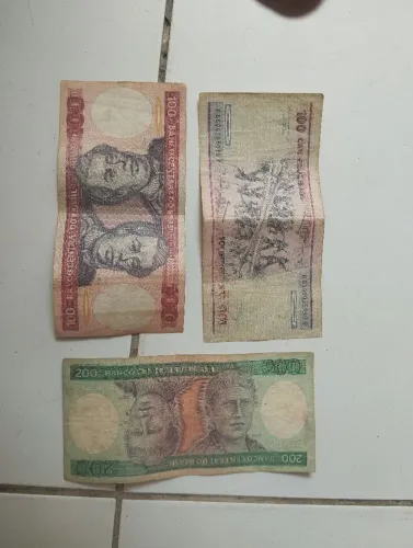Cédula antiga 100 e 200 cruzeiros