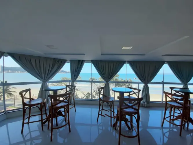 Apartamento Frente Mar no Centro de Itapema para Locação de Verão