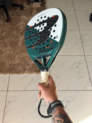 Raquete Padel Bullpadel Hack 04 - Linha Power Proline (Paquito Navarro)