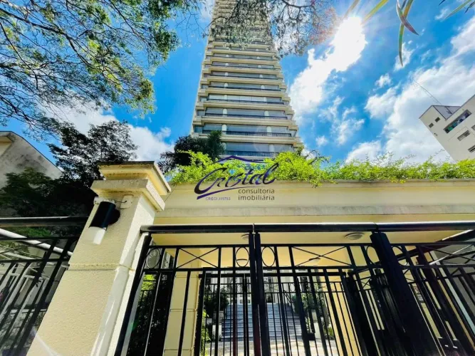 EXCELENTE APTO. com VISTA EXCEPCIONAL e REFORMADO em rua calma e arborizada, próximo ao Me