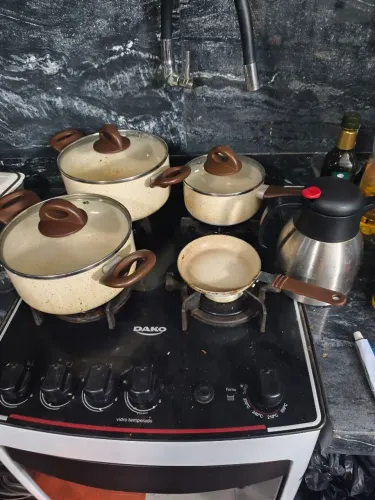 4 panelas Brinox + 1 garrafa térmica + 1 escorredor de macarrão