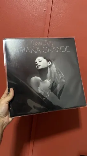Ariana Grande - Yours Truly (Preto) [LP/Vinil]
