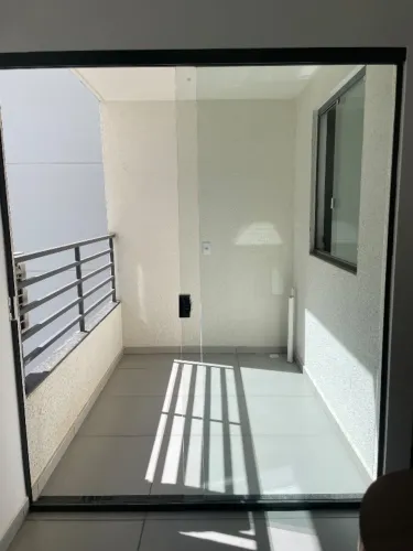 Porta de correr com fechadura integrada